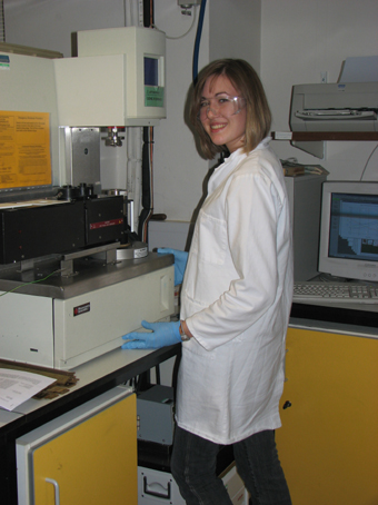 eleanor nuffield08 Eleanor Mottram, Nuffield Science Bursary Student 2008, operating the ARES rheometer