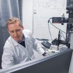 Sam Stranks in the lab.